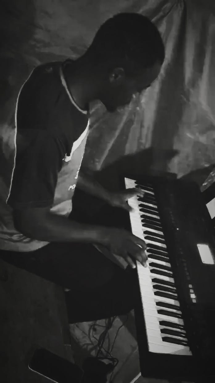 SAM-J OFFICIAL : l'histoire de Saah Mbomela Alain Josphin, artiste, musicien et entrepreneur…