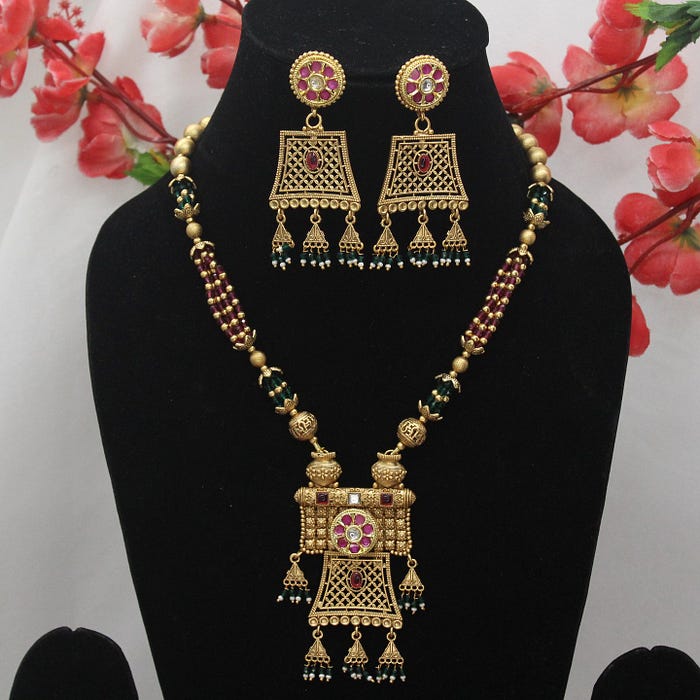 Karva Chauth Splendour: The Allure of Red and Gold Jewellery Traditions