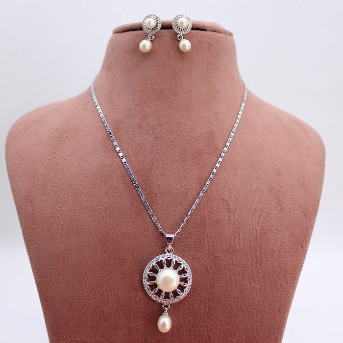pearl pendant