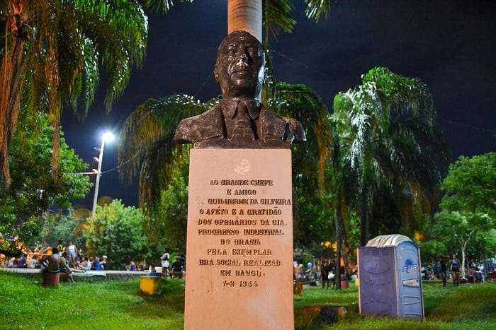 Estátua em homenagem ao Guilherme da Silveira. / Foto: Luis Felipe Santos