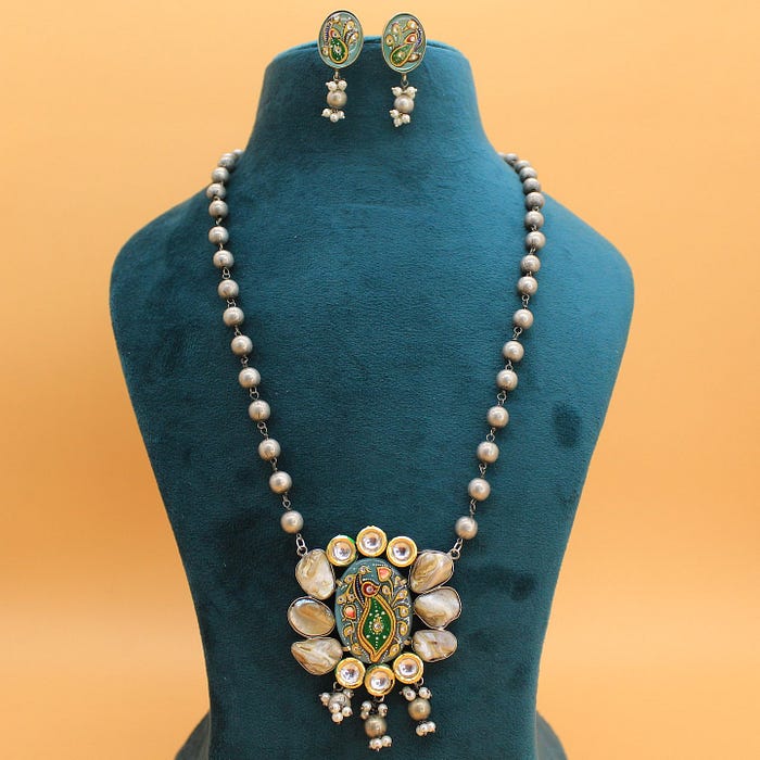 boroque pearl chain