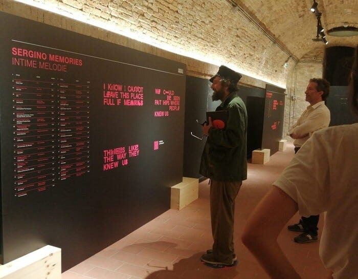 Capossela visita la mostra Dieci anni senza Sergio Piazzoli — News