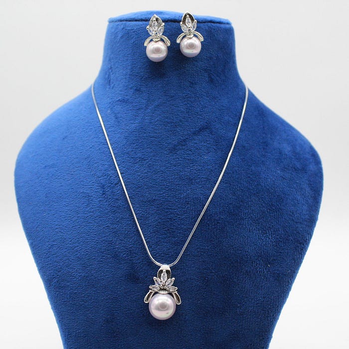 pearl diamond pendant