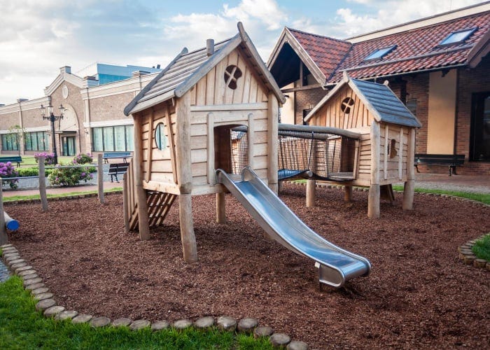 Rubber Black Mulch vs. EWF Wood Chips Choosing the Best Playground