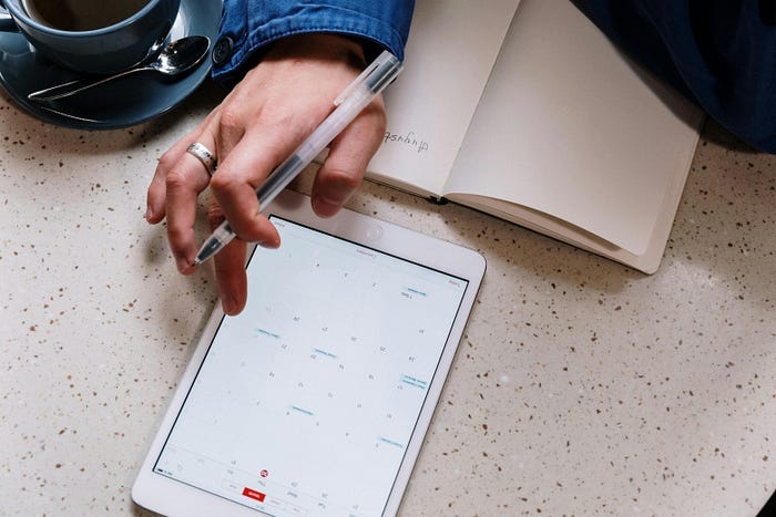 How to Conquer Calendar Chaos: Expert Tips for Executive Assistants in