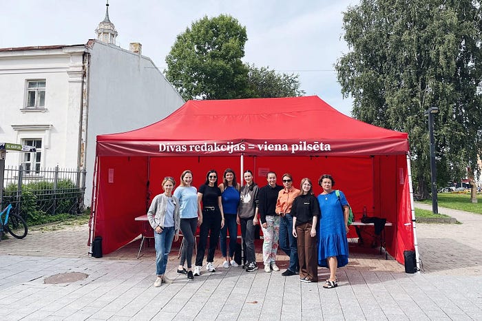The Re:Baltica team in front of their mobile newsroom in Daugavpils. Image: Irina Maskaļenko, chayka.lv. 
