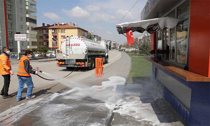 Etimesgut caddeleri dezenfekte ediliyor