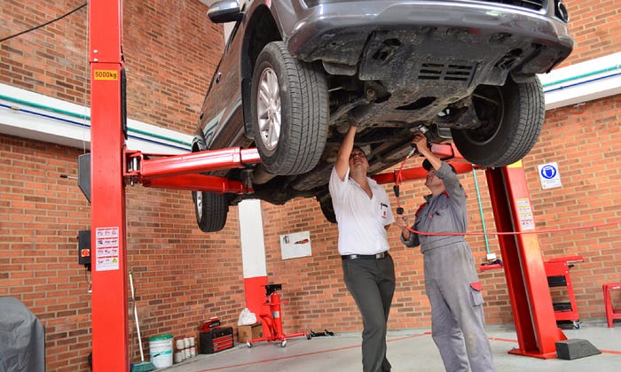 What Does a Mechanic Do — ServiceMyCar