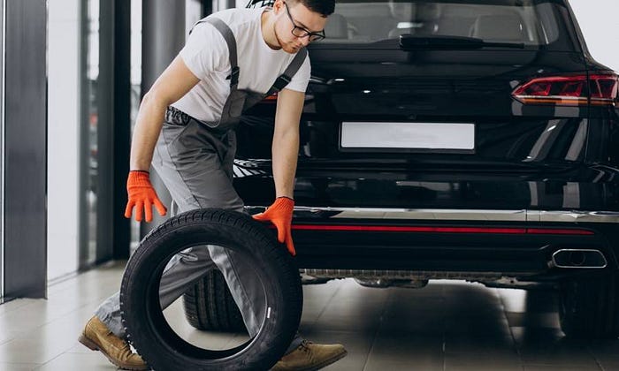 Pros and Cons of Mobile Tyre Change Service — ServiceMyCar