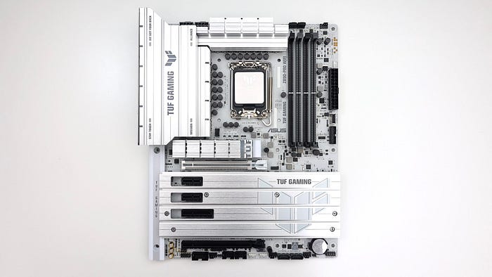 萬元出頭的銀白主機板 ASUS TUF GAMING Z890-PRO WIFI