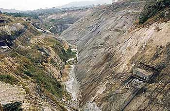 In the 1970s, Scientists Discovered a 2 Billion-Year-Old Nuclear Reactor in West Africa | by The Physics arXiv Blog | The Physics arXiv Blog | Medium