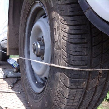 Как самостоятельно выполнить развал-схождение колес - причины, последствия и методы регулировки колесной геометрии Что такое развал-схождение колес и как сделать развал-схождение своими руками