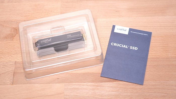 這就是 T0 級別的 SSD！Crucial T705 2T