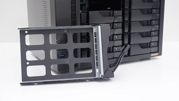 高階 NAS 作為影音剪輯外接可行嗎？ASUSTOR AS68 與 Samsung SSD 搭配出 10GbE 高速 All Flash NAS