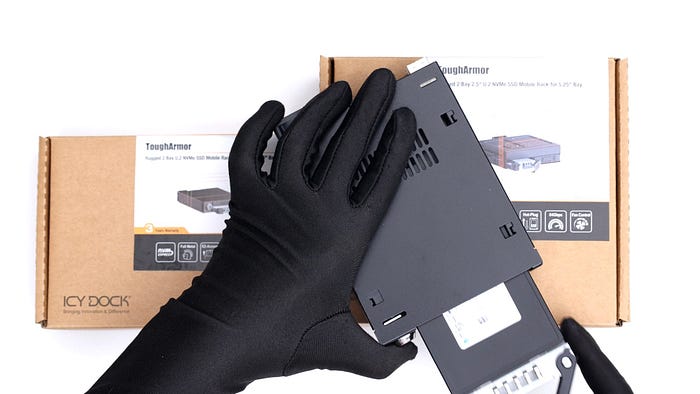 當我買了 U.2 SSD,然後呢?連接 U.2/U.3 SS 當我買了 U.2 SSD,然後呢?連接 U.2/U.3 SS