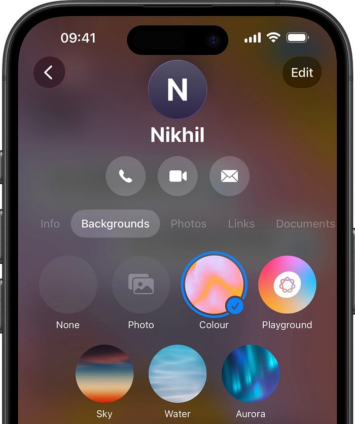 Various backgrounds available for iOS 26 Messages