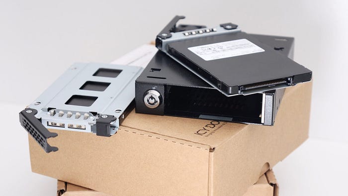 當我買了 U.2 SSD,然後呢?連接 U.2/U.3 SS 當我買了 U.2 SSD,然後呢?連接 U.2/U.3 SS