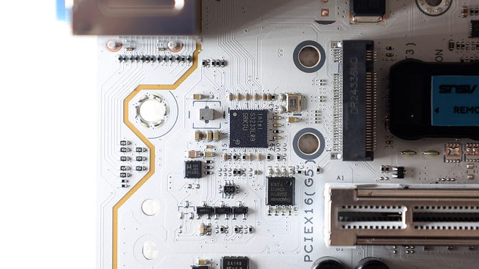 萬元出頭的銀白主機板 ASUS TUF GAMING Z890-PRO WIFI