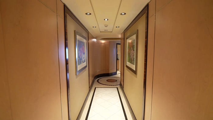 Grand Duplex hallway