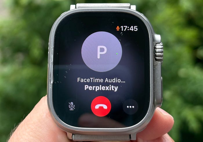حالت صوتی دستیار AI در اپل واچ از طریق FaceTime. حالت صوتی دستیار AI در اپل واچ از طریق FaceTime.