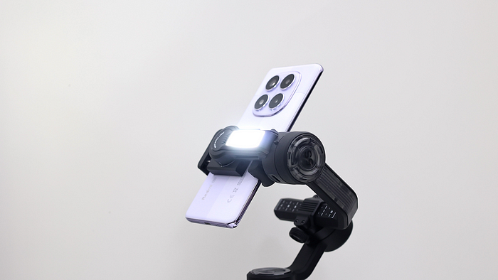 裝上智慧追蹤後，拍攝更便利 Zhiyun Smooth 5S AI