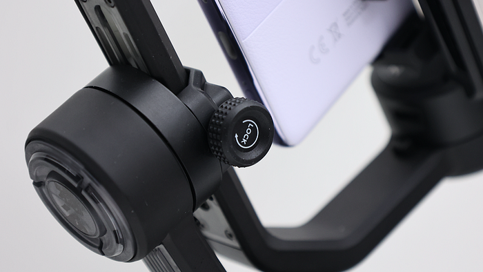 裝上智慧追蹤後，拍攝更便利 Zhiyun Smooth 5S AI