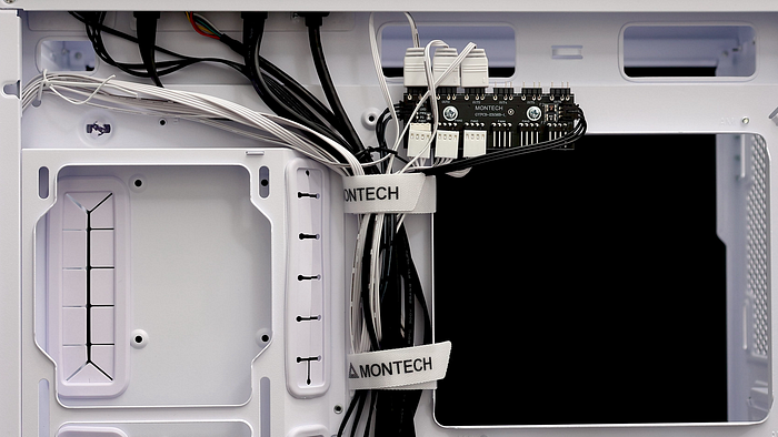 散熱進化 Montech SKY TWO GX 前置預裝三顆 散熱進化 Montech SKY TWO GX 前置預裝三顆