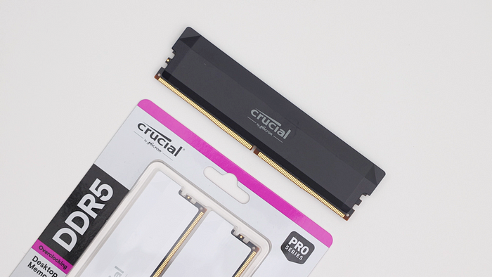 用時序換時脈 Crucial DDR5 Pro 6400 OC Gaming Memory 價格有俗！搭配 Core Ultra 9 285K，四條插滿 DDR5 6800