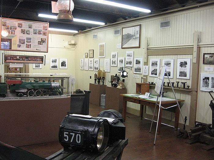 File: HodIMG 3054.JPG, Description English: Interior historical displays at the Heart of Dixie Railroad Museum. Author Civilengtiger, this file is licensed under the Creative Commons Attribution-Share Alike 3.0 Unported license. CC BY-SA 3.0 Deed | Attribution-Share Alike 3.0 Unported | Creative Commons File:HodIMG 3054.JPG — Wikimedia Commons