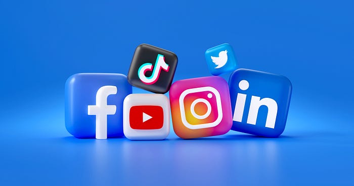 3D icons of common apps : Facebook, Youtube, TikTok, instagram, linkedin, Twitter