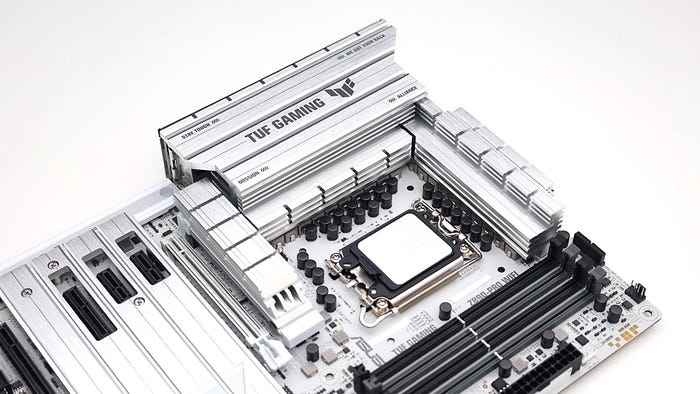萬元出頭的銀白主機板 ASUS TUF GAMING Z890-PRO WIFI