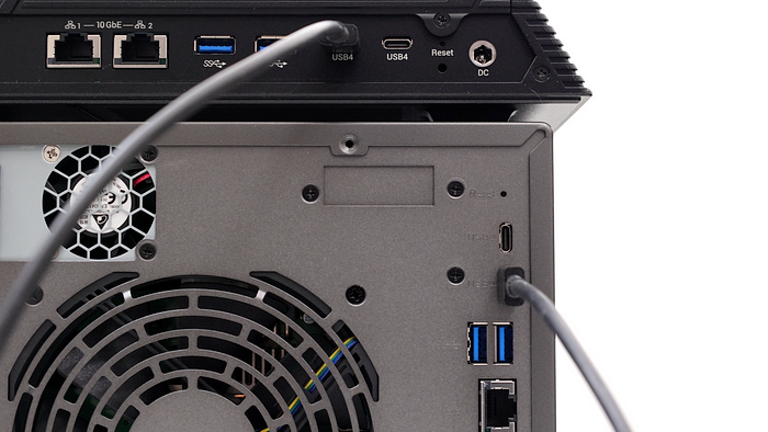 ASUSTOR FS68 系列依舊一支獨秀，12 支 M.2、雙 USB4、雙 10GbE、PCIe Gen4