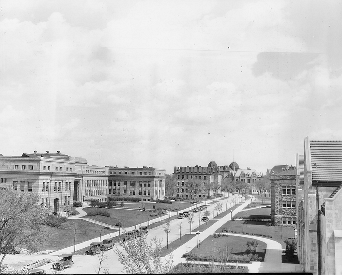 A black and white photo of Jayhawk Boulevard from 1925.