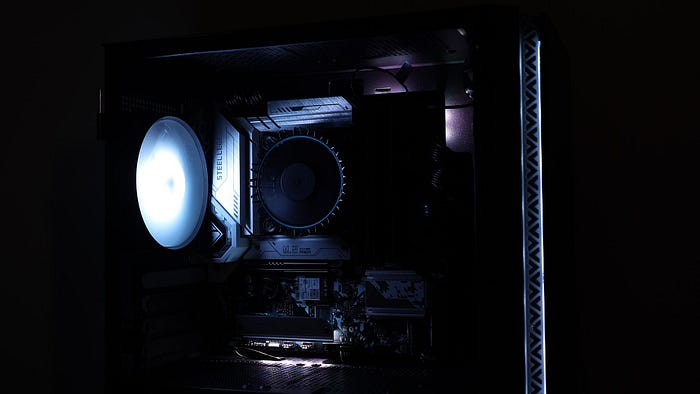 太熱了！在家吹冷氣組電腦。平價 i5–12400，mATX 文書桌機組裝實紀