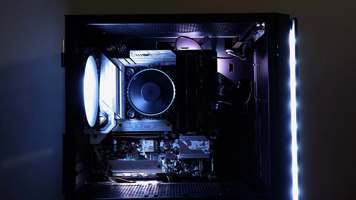 太熱了！在家吹冷氣組電腦。平價 i5–12400，mATX 文書桌機組裝實紀