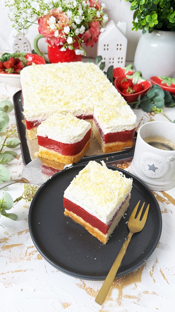 Frau Holle Kuchen mit frischen Erdbeeren — ein Traum in jedem Bissen