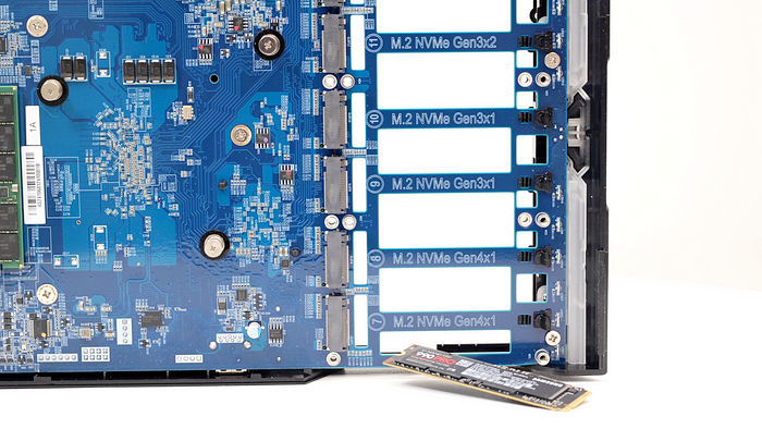 ASUSTOR FS68 系列依舊一支獨秀，12 支 M.2、雙 USB4、雙 10GbE、PCIe Gen4