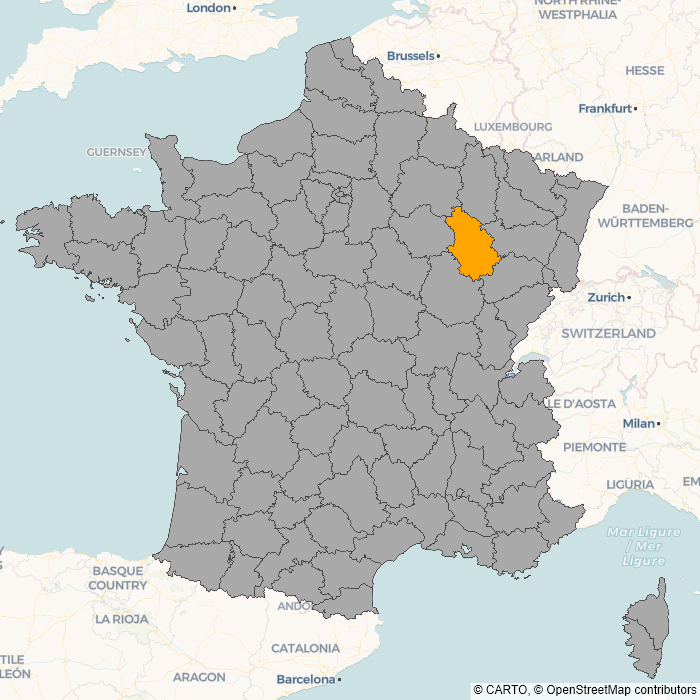 Plotly Mapbox-type map centered and zoom to fit. Image created by author.