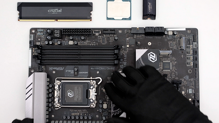 用時序換時脈 Crucial DDR5 Pro 6400 OC Gaming Memory 價格有俗！搭配 Core Ultra 9 285K，四條插滿 DDR5 6800