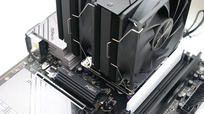 用時序換時脈 Crucial DDR5 Pro 6400 OC Gaming Memory 價格有俗！搭配 Core Ultra 9 285K，四條插滿 DDR5 6800