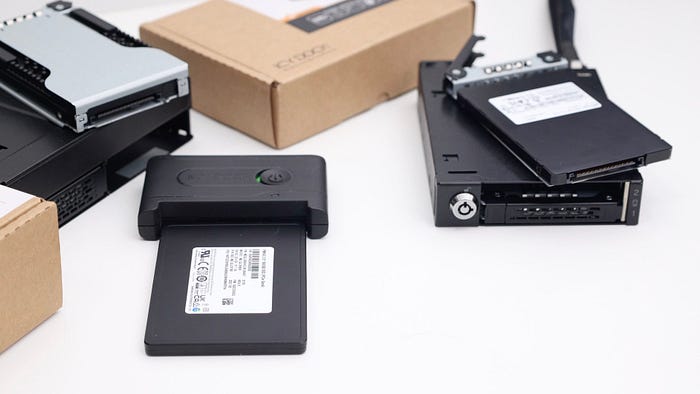 當我買了 U.2 SSD,然後呢?連接 U.2/U.3 SS 當我買了 U.2 SSD,然後呢?連接 U.2/U.3 SS