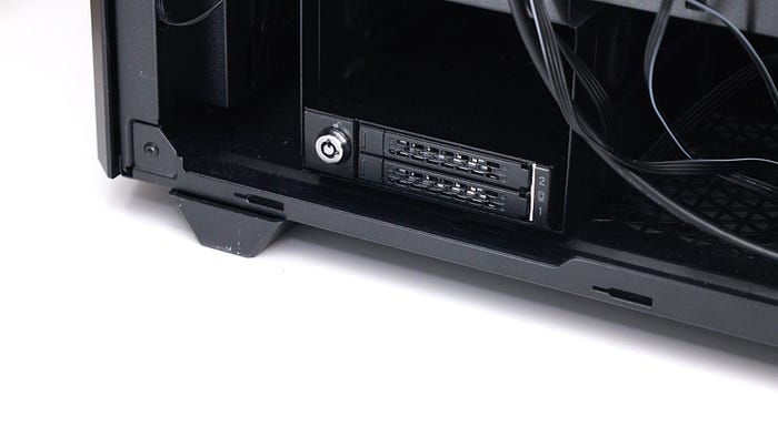 當我買了 U.2 SSD,然後呢?連接 U.2/U.3 SS 當我買了 U.2 SSD,然後呢?連接 U.2/U.3 SS