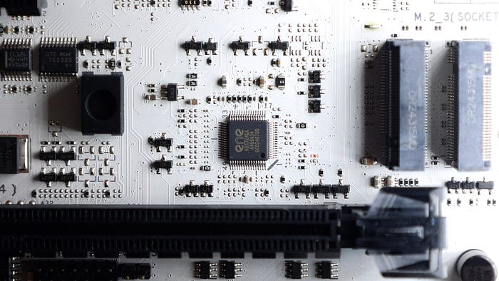 萬元出頭的銀白主機板 ASUS TUF GAMING Z890-PRO WIFI