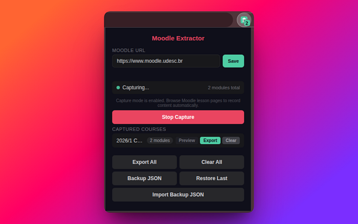 Banner promocional com fundo em degradê vibrante nas cores laranja e rosa. No lado esquerdo, em destaque, o texto em branco: “Turn Moodle courses into AI-ready study materials”, posicionado acima do logotipo do NotebookLM. No lado direito, há uma representação gráfica detalhada da interface de uma ferramenta chamada “Moodle Extractor” em modo escuro. A interface exibe campos e botões para o processo de extração: o campo de URL do Moodle com o endereço https://www.moodle.udesc.br, o status de ope
