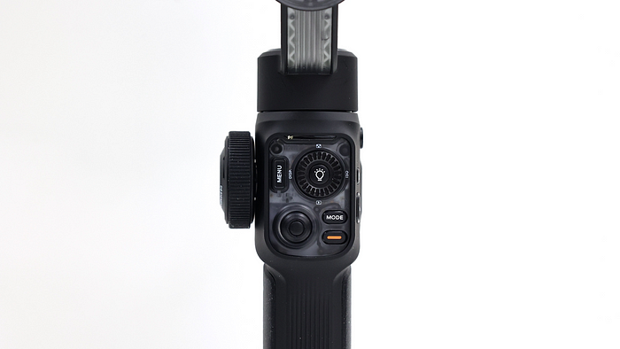 裝上智慧追蹤後，拍攝更便利 Zhiyun Smooth 5S AI