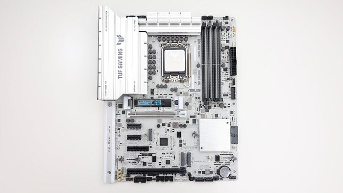 萬元出頭的銀白主機板 ASUS TUF GAMING Z890-PRO WIFI