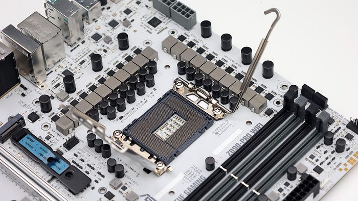 萬元出頭的銀白主機板 ASUS TUF GAMING Z890-PRO WIFI