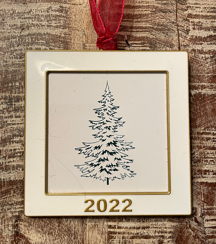 An empty frame for a photo Christmas ornament.