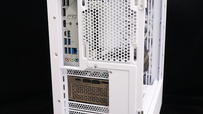 散熱進化 Montech SKY TWO GX 前置預裝三顆 散熱進化 Montech SKY TWO GX 前置預裝三顆