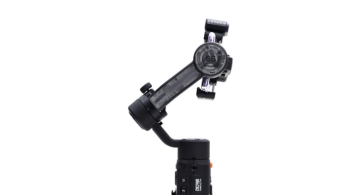 裝上智慧追蹤後，拍攝更便利 Zhiyun Smooth 5S AI